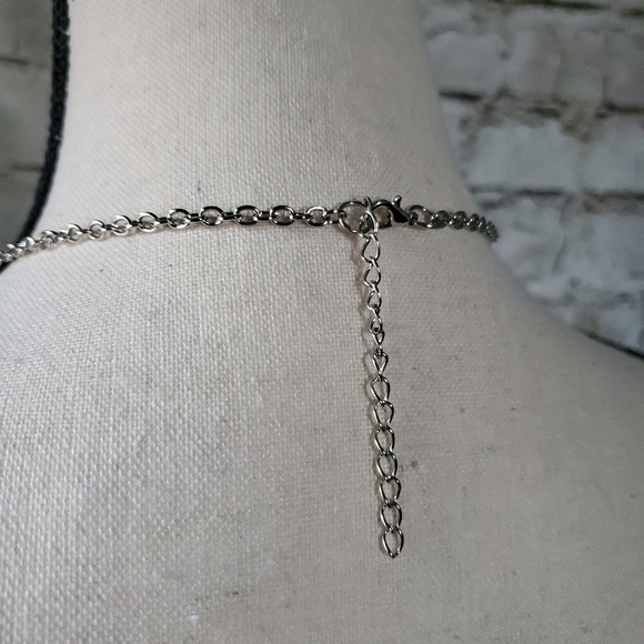 Silver w/ fringe necklace and earrings - Picture 4 of 4